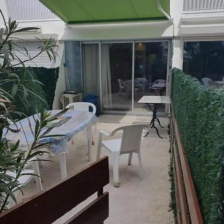 Motte Pour 5 Personnes Maximum דירה